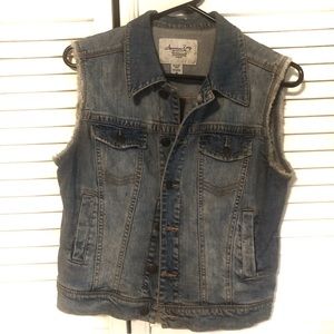 American Rag Cie Junior’s Frayed Denim Vest M